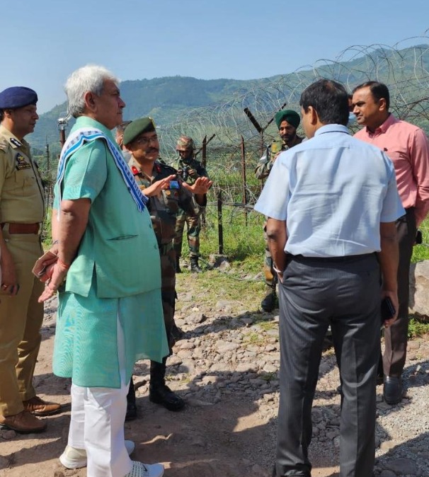 'LG Manoj Sinha visited forward areas of Poonch to took stock of security situation along the border'